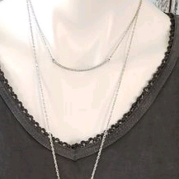 Artsy Daisy Necklace - Picture 2 of 11